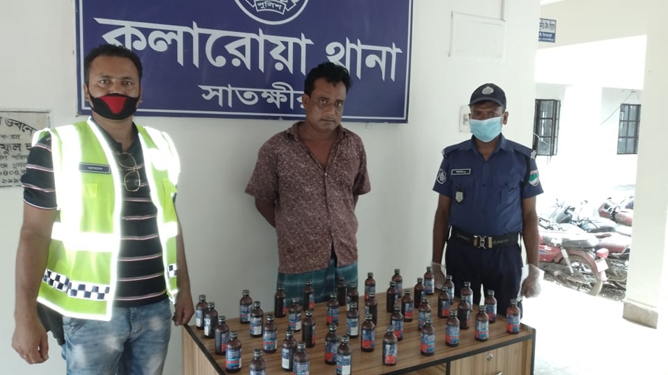 কলারোয়ায় ফেন্সিডিল সহ  মাদক ব্যবসায়ী আটক