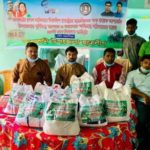প্রাধানমন্ত্রীর নির্দেশে কেন্দ্রীয় ছাত্রলীগের ত্রাণ বিতরণ সাতক্ষীরায়