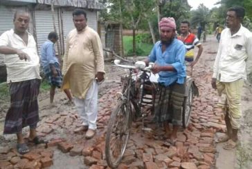 নিজ অর্থায়নে রাস্তা সংস্কার করলেন  ডুমুরিয়া আওয়ামীলীগ নেতা জিএম ফারুখ হোসেন