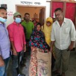 পাইকগাছার হরিঢালী ইউনিয়ন পরিষদে ভিজিডি কার্ডের চাল বিতরণ