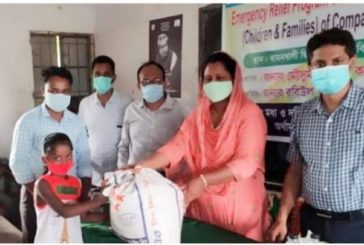 কলারোয়া উপজেলা নির্বাহী অফিসার খাদ্য সামগ্রী বিতরণ করলেন হত দরিদ্র শিশু পরিবারের মাঝে