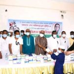খুলনা মহানগর যুবলীগের উদ্যোগে শেখ ফজিলাতুন্নেছা মুজিবের জন্মদিনে হাফেজে কুরআনদের মাঝে ২৯ নং ওয়ার্ডে খাবার বিতরণ