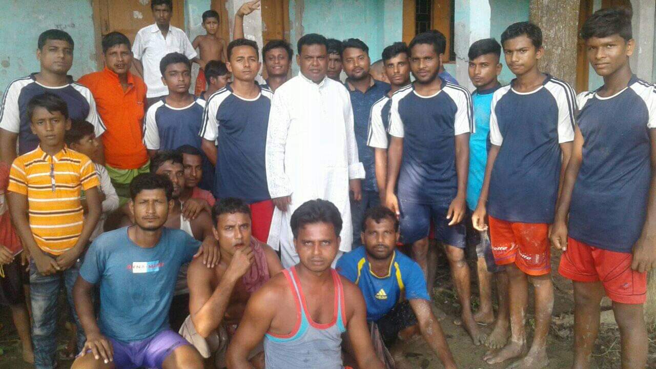 ডুমুরিয়া বরাতিয়া যুবসংঘ আয়োজিত ফুটবল  খেলায় চেয়ারম্যান পদপ্রার্থী জিএম ফারুখ হোসেন