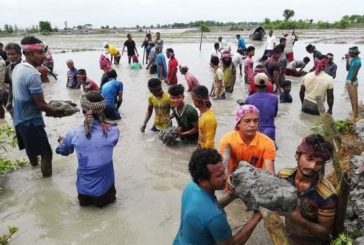 পাইকগাছায় বাঁধ ভেঙ্গে ৩টি গ্রাম প্লাবিত মাছ ও ধানের ব্যাপক ক্ষতি
