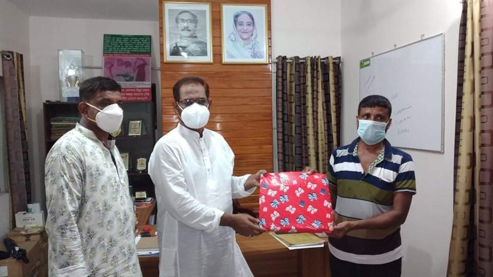 কলারোয়ায় পুলিশ সদস্য হুসাইন মোল্লার বিদায়ী সংবর্ধনা