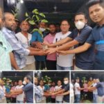 পাইকগাছায় যুবলীগনেতা আজিজুল হাকিমের গাছের চারা বিতরণ