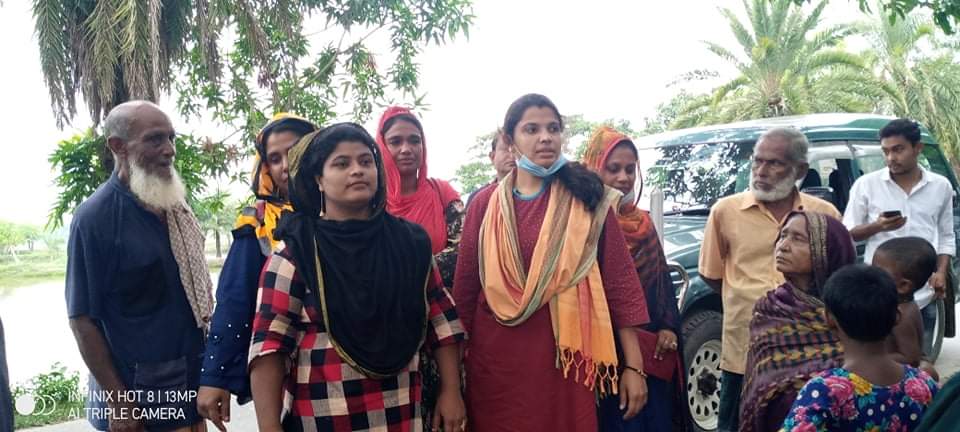 পাইকগাছা উপজেলা’র ভারপ্রাপ্ত  চেয়ারম্যান লিপিকা ঢালীর রাস্তা পরিদর্শন
