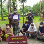 তলুইগাছা সীমান্তে অবৈধভাবে ভারতে প্রবেশের সময়  ৭ বাংলাদেশি সহ  মানব পাচারকারী আটক