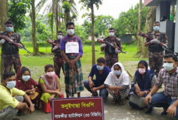 তলুইগাছা সীমান্তে অবৈধভাবে ভারতে প্রবেশের সময়  ৭ বাংলাদেশি সহ  মানব পাচারকারী আটক