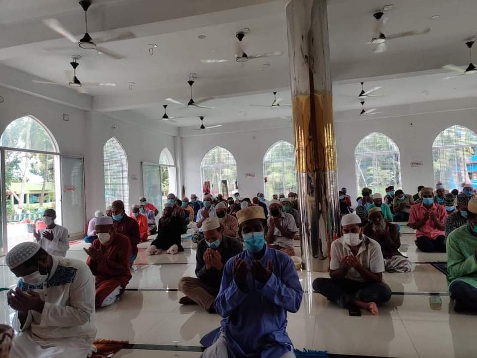 করোনায় মৃত্যুবরনকারী ওসি আরিফুর রহমানের আত্মার মাগফেরাত কামনা করে কলারোয়া থানা মসজিদে দোয়া অনুষ্ঠিত