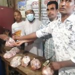 কলারোয়া উপজেলা ইলেকট্রিশিয়ান ইউনিয়নের অসহায় শ্রমিকদের মাঝে গোশত বিতরন