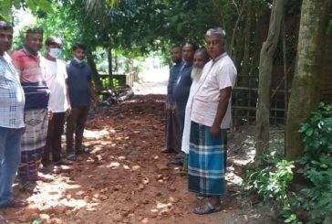কলারোয়ার বোয়ালিয়ায় আমরা সেবক একতা সংঘের উদ্যোগে রাস্তা সংস্কার
