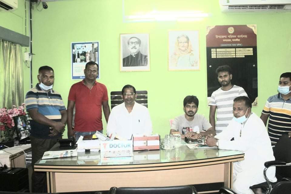 কলারোয়া উপজেলা পরিষদ চেয়ারম্যানের সাথে সীমান্ত প্রেসক্লাব নেতৃবৃন্দের মতবিনিময়
