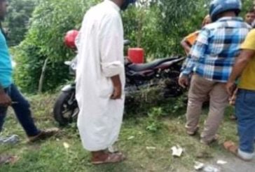 ডুমুরিয়ায় মোটরসাইকেল নিয়ন্ত্রণ হারিয়ে খাদে পড়ে আহত-২