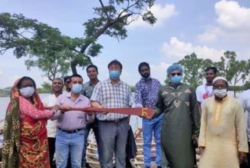 এ্যাম্বেসিডর আশিকের প্রচেষ্টায় মুন্ডানারীদের নৌকা উপহার