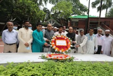 টুঙ্গিপাড়ায় জাতির পিতার সমাধিতে ইউজিসি সদস্যদের শ্রদ্ধা নিবেদন
