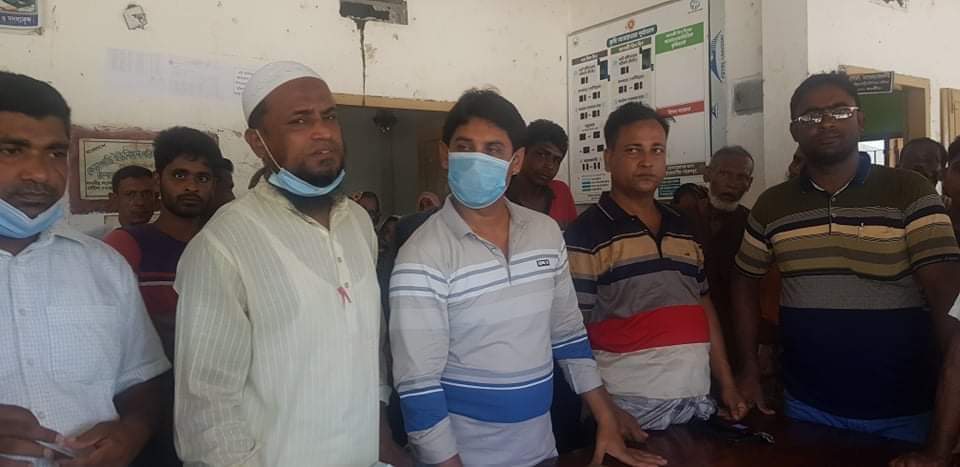 কলারোয়ার কেঁড়াগাছি বিধবা, প্রতিবন্ধী ও বয়স্ক ভাতার কার্ড বিতরণ