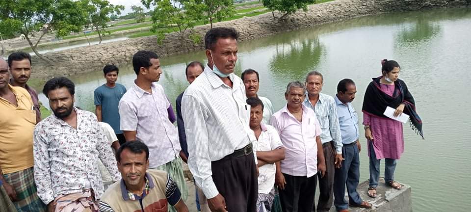 পাইকগাছা উপজেলা চেয়ারম্যান লিপিকা ঢালীর বিভিন্ন কাজ পরিদর্শন
