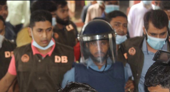 ইউএনও ওয়াহিদার ওপর হামলা: রিমান্ড শেষে আদালতে রবিউল