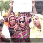 কলারোয়ায় দুই শিশুসহ স্বামী স্ত্রীকে হত্যাকারিদের শাস্তির দাবিতে মানববন্ধন