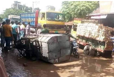 পাইকগাছা - খুলনা মেইন রোডের মাহমুদকাটি থেকে কাশিমনগর পর্যন্ত ৪ কিলোমিটার সড়কের বেহাল দশা