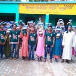ডুমুরিয়া মানবিক বাংলাদেশ সোসাইটির উদ্যেগে এতিম ছাত্রদের মাঝে খাবার বিতরণ