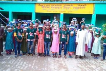 ডুমুরিয়া মানবিক বাংলাদেশ সোসাইটির উদ্যেগে এতিম ছাত্রদের মাঝে খাবার বিতরণ