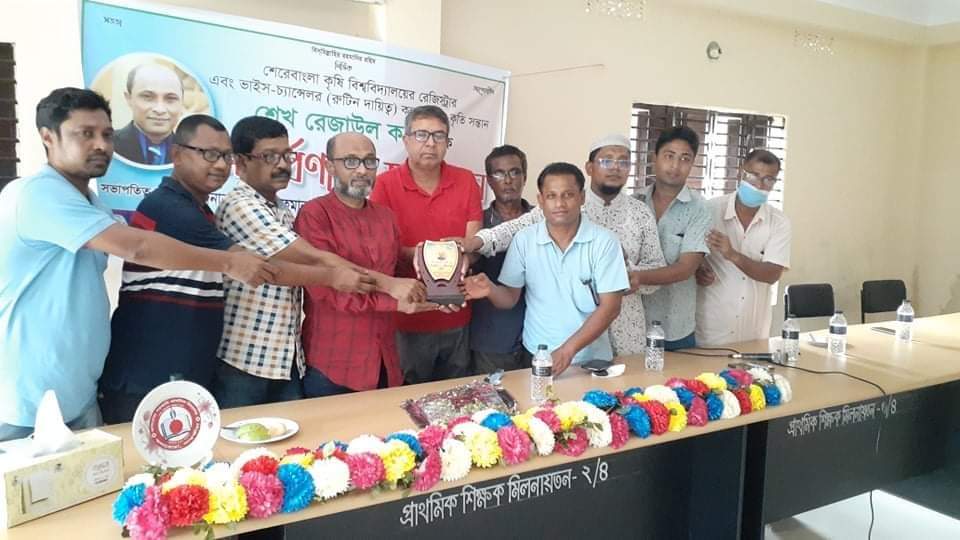 শেকৃবি ভিসিকে কলারোয়া রিপোর্টার্স ক্লাবের সংবর্ধনা