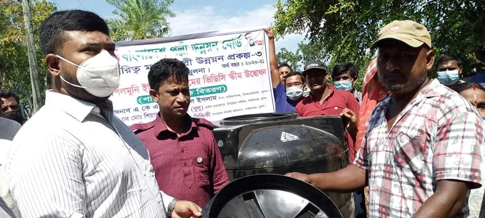 বিআরডি’র উদ্যোগে পানির ট্যাংক বিতরণ