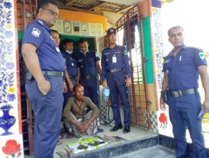 সুন্দরবনের জলদস্যু রুস্তম গাজী পাইকগাছায় অস্ত্র, গুলি সহ গ্রেফতার