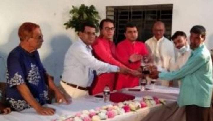 “বকুল ট্রি” খ্যাত সিদ্দিক গাজীকে শেখ ইমাম স্মৃতি সংসদের পক্ষ থেকে সংবর্ধনা