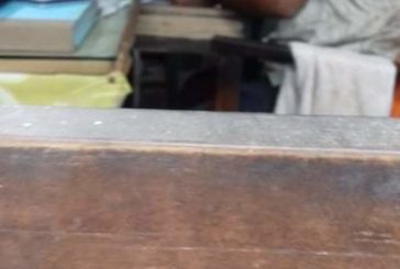 কলারোয়া সাব-রেজিষ্ট্রি অফিসে প্রকাশ্যে ঘুষ লেনদেন,জনরোষে সাব-রেজিষ্ট্রারের পলায়ন