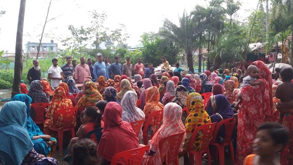 কলারোয়ার বাকসায় আমরা সেবক একতা সংঘ’র খাদ্য সামগ্রী বিতরণ