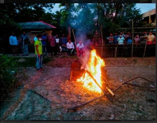 ডুমুরিয়ার খর্ণিয়ায় নেট-পাটা উচ্ছেদে ভ্রাম্যমান আদালতের অভিযান