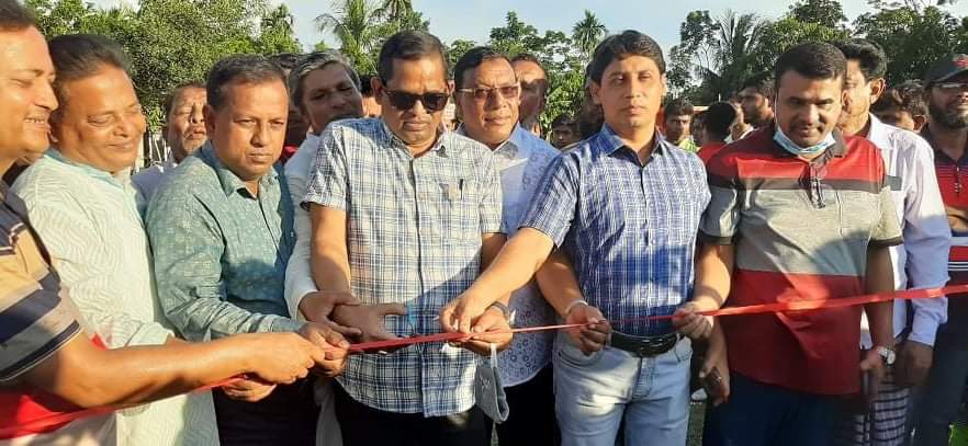কলারোয়ার কেঁড়াগাছিতে পর্দা উঠলো শেখ রাসেল স্মৃতি ফুটবল টুর্নামেন্টের