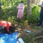 ডুমুরিয়ায় ক্লিনিক কর্তৃপক্ষের অবহেলায় নব জাতকের মৃত্যুর ঘটনায় কবর থেকে লাশ উত্তোলন