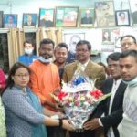 খুলনা আইনজীবি সমিতির নব-নির্বাচিত সভাপতি সাইফুল ইসলামকে খুলনা সিটি ‘ল’ কলেজের পক্ষ থেকে ফুলেল শুভেচ্ছা