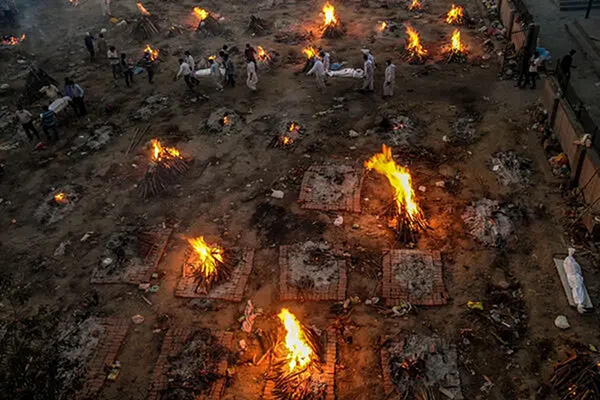 চিতার আগুনে বাড়ছে দিল্লির তাপমাত্রা, ঘণ্টায় পুড়ছে ১২ দেহ!