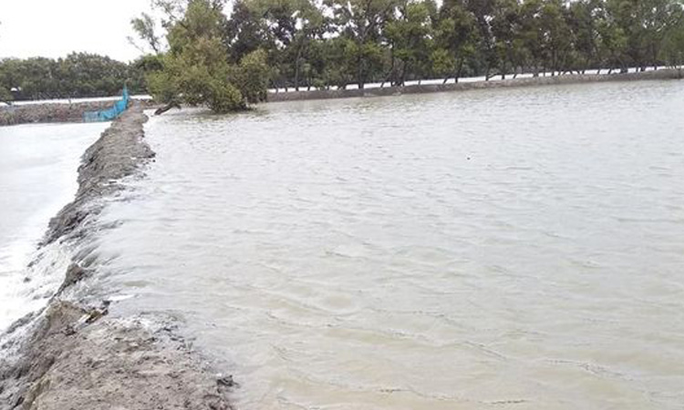 উত্তাল সাতক্ষীরা উপকূলের নদ-নদী, বইছে ঝড়ো বাতাস