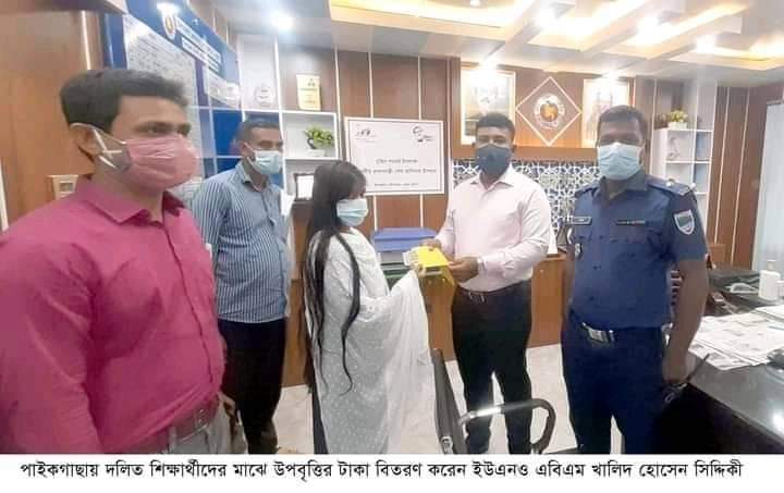 পাইকগাছায় দলিত শিক্ষার্থীদের মাঝে উপবৃত্তি’র টাকা বিতরণ