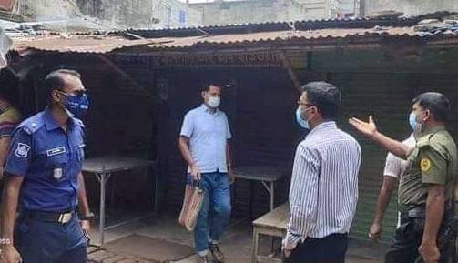 পাইকগাছায় লকডাউনের প্রথম দিনেই কঠোর অবস্থানে প্রশাসন