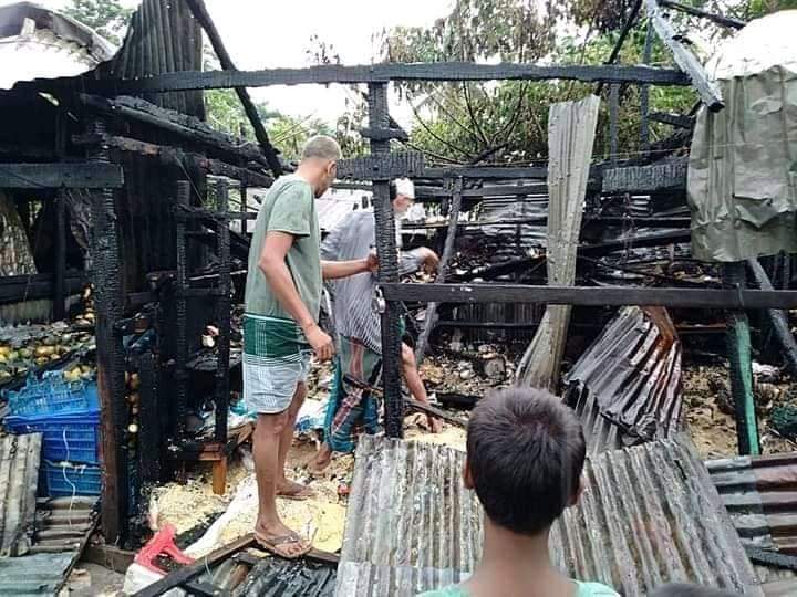 মোড়েলগঞ্জে ভয়াবহ অগ্নিকান্ড,প্রায় ১৫ লক্ষ টাকার ক্ষতি