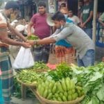 কলারোয়ায় শেখ সাজিদ বাবুর উদ্যোগে কর্মহীনদের মাঝে বিনামূল্যে সবজি বিতরণ