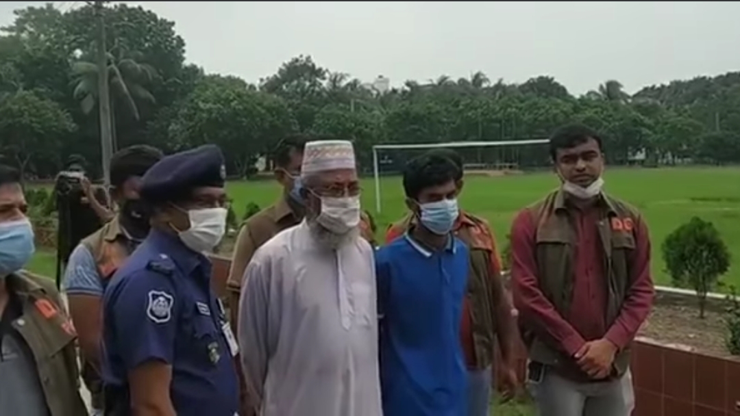 সাতক্ষীরার ২ এমপি হত্যার হুমকির ঘটনায় পিতা-পুত্র আটক