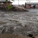 সাতক্ষীরায় খোলপেটুয়া নদীর বাঁধ ভেঙে কয়েকটি গ্রাম প্লাবিত