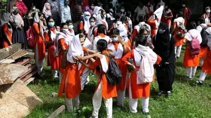 পাইকগাছায় ৫৪৩ দিন পর বাজলো স্কুলের ঘন্টা