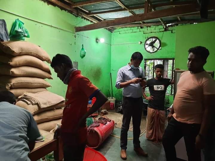 পঁচা খাবার রাখার দায়ে কলারোয়ার ঢাকা হাজি বিরিয়ানিকে জরিমানা
