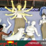 কলারোয়ায় ৪৪টি মন্দিরে দূর্গা দেবীর রুপের আবির্ভাব ঘটাতে মন্দিরে মন্দিরে চলছে রং তুলির আঁচড়