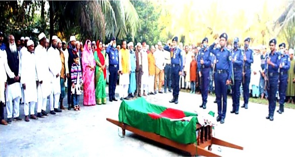 কচুয়ায় বীর মুক্তিযোদ্ধা মোঃ মুনসুর আলীর রাষ্ট্রীয় মর্যাদায় দাফন সম্পূর্ণ