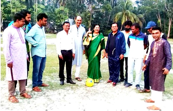 কচুয়ায় শহীদ শেখ আবু নাসের স্মৃতি গোল্ডকাপ ফুটবল টুর্ণামেন্ট’২১ এর উদ্ভোধনী খেলা অনুষ্ঠিত